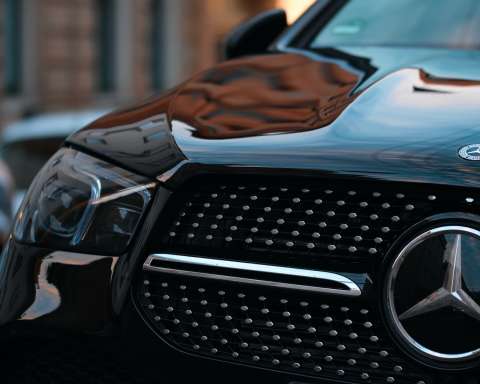 black mercedes benz car in close up photography